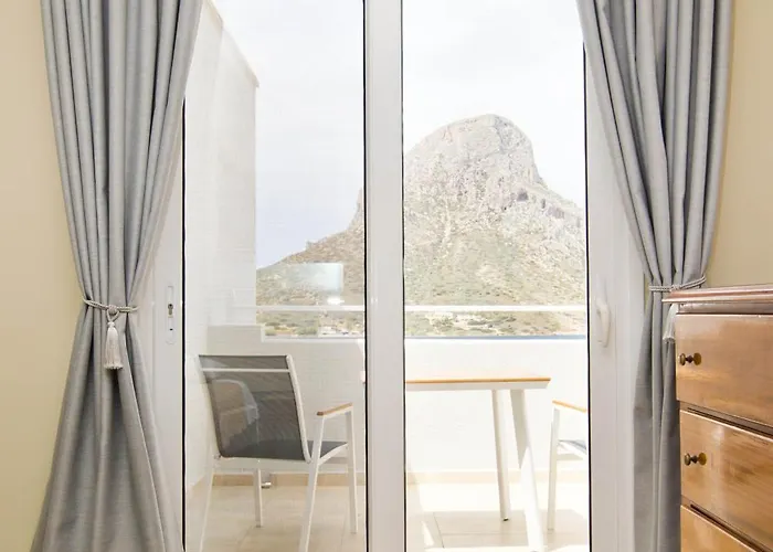 Acropolis Aparthotel 2*