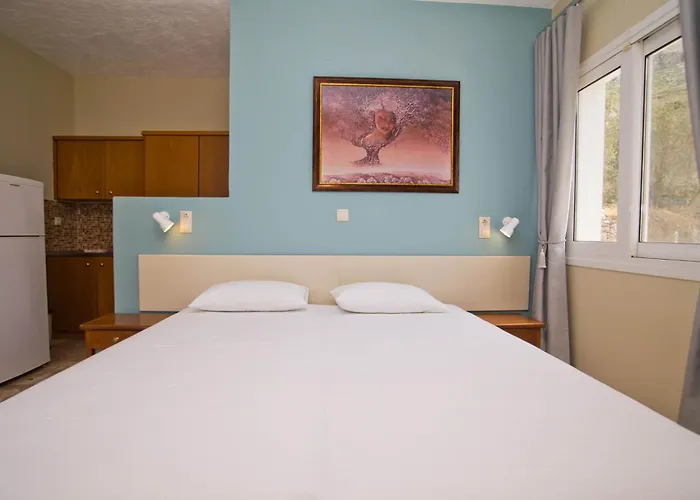 Acropolis Aparthotel 2*