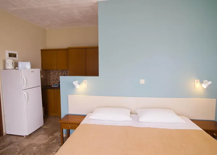 Acropolis Aparthotel 2*