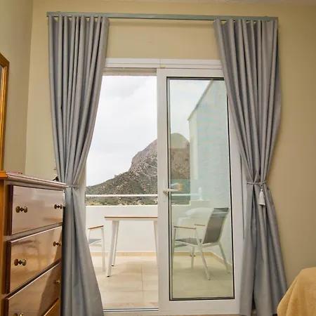 Acropolis شقة فندقية 2*
