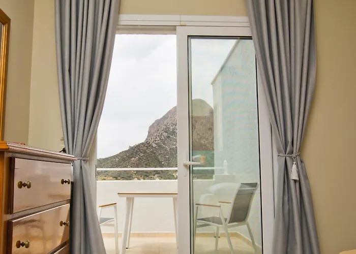 Acropolis شقة فندقية 2*